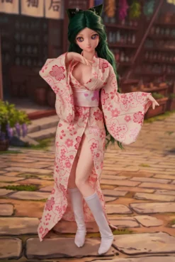 J60 Momo Cinnamon mini doll view 1