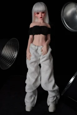 J60 Saki Cinnamon mini doll view 2