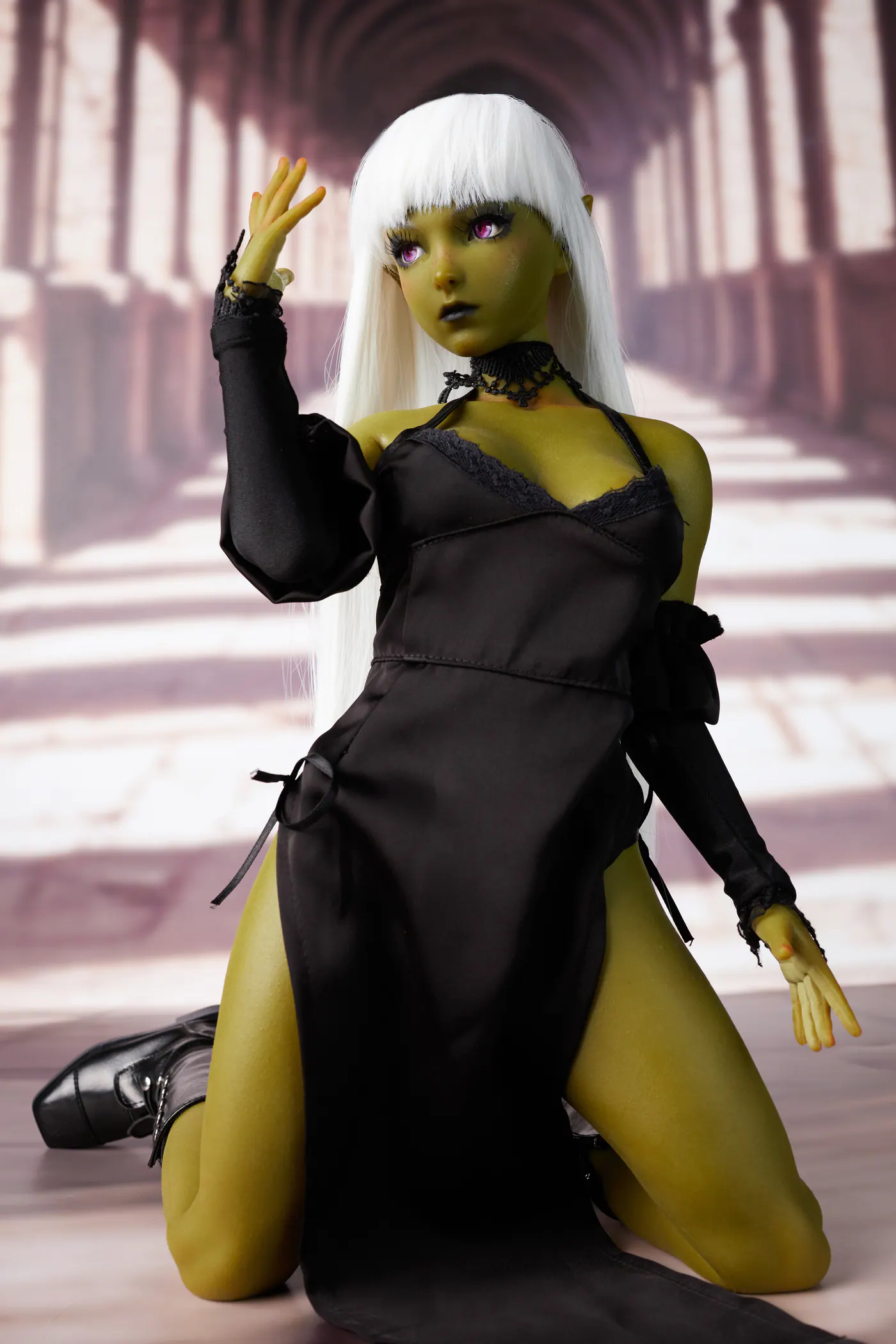 Si60cm L Momoko Olive silicone doll view 11