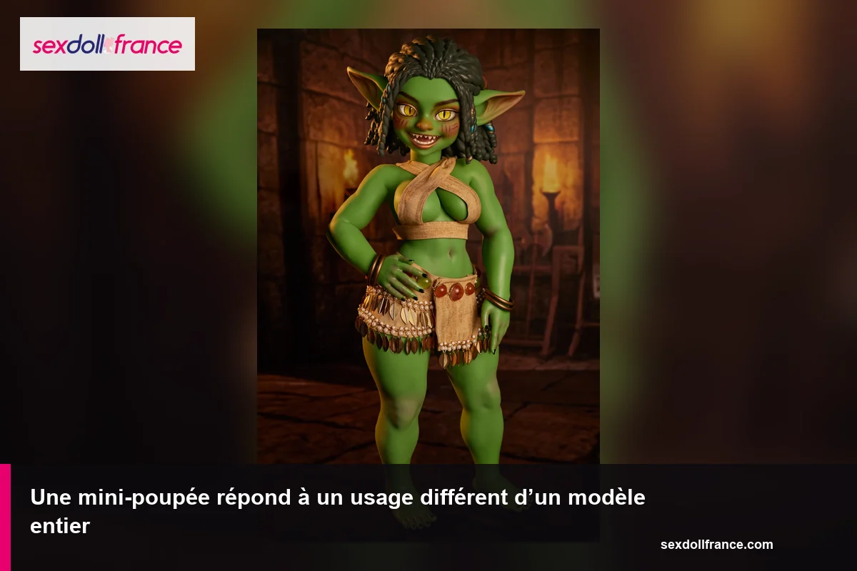 Mini-poupée de fantasy en tenue illustrant un format compact